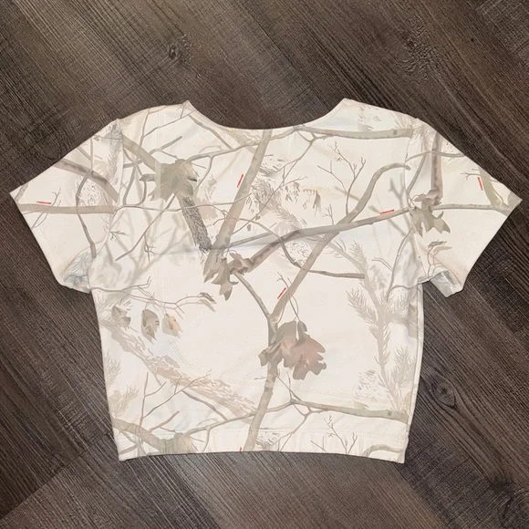Frankie Collective Cropped Athleisure Woodland Camo Tee - White - Picture 3 of 4